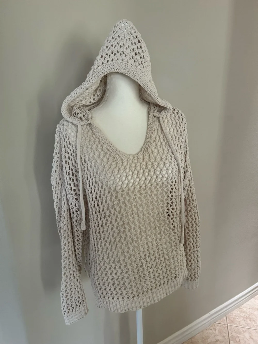 Nicole Miller Woven Hooded Beach Sweater - Picture 3 of 9